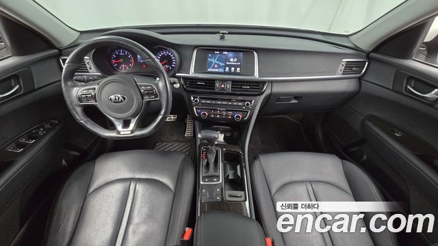 Kia K5 — interior
