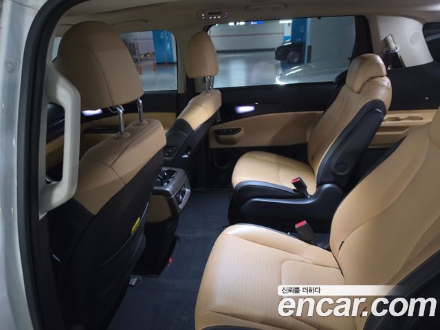 Kia Carnival — interior