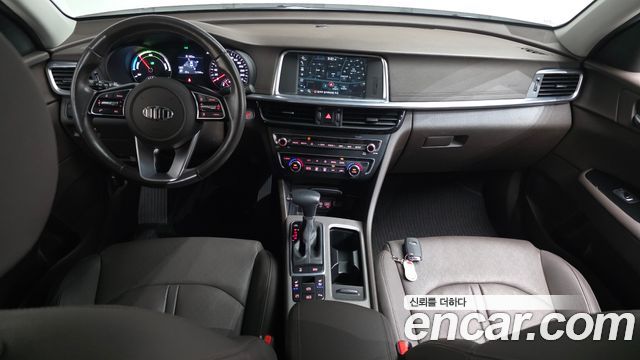Kia K5 — interior