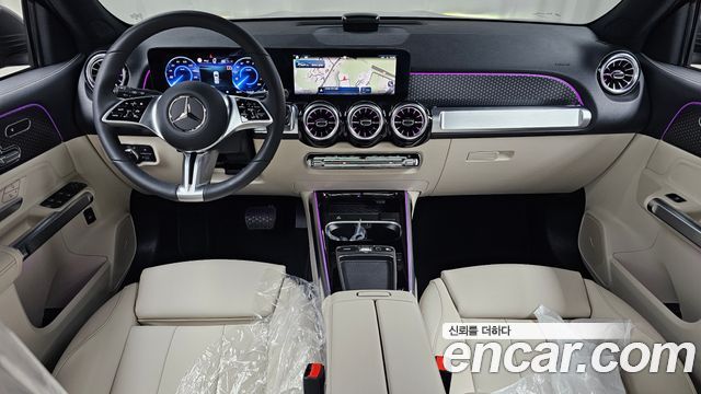 Mercedes-Benz EQB — interior