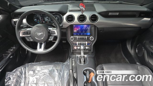 Ford Mustang — interior