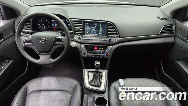 Hyundai Avante — interior