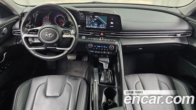 Hyundai Avante — interior