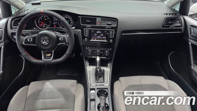 Volkswagen Golf — interior