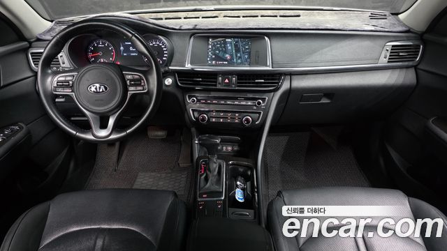 Kia K5 — interior