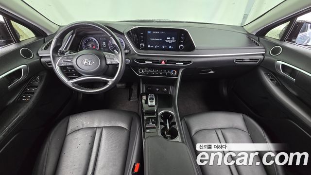 Hyundai Sonata — interior