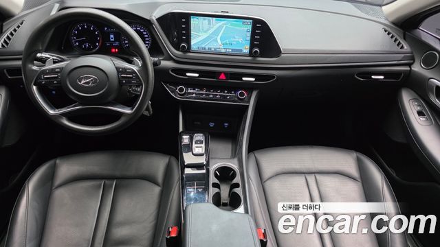 Hyundai Sonata — interior