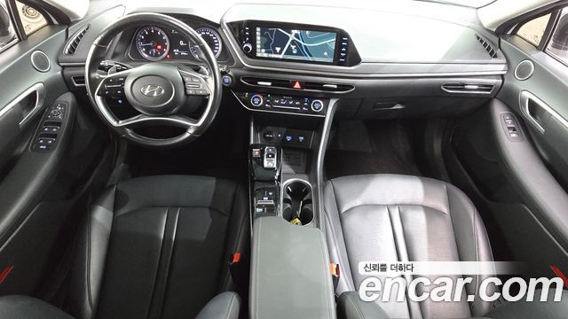 Hyundai Sonata — interior