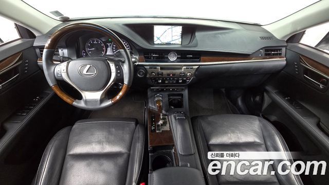 Lexus ES — interior