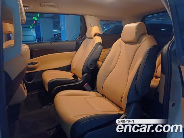 Kia Carnival — interior