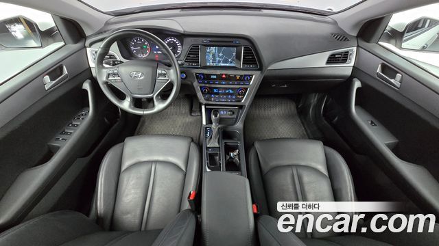 Hyundai Sonata — interior