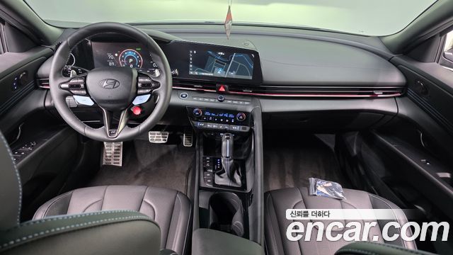 Hyundai Avante — interior