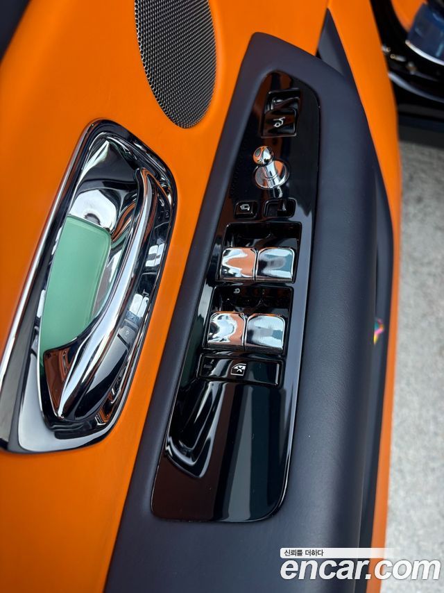 Rolls-Royce Cullinan — interior