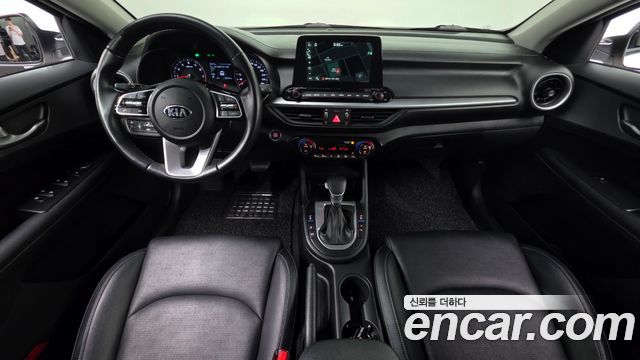 Kia K3 — interior