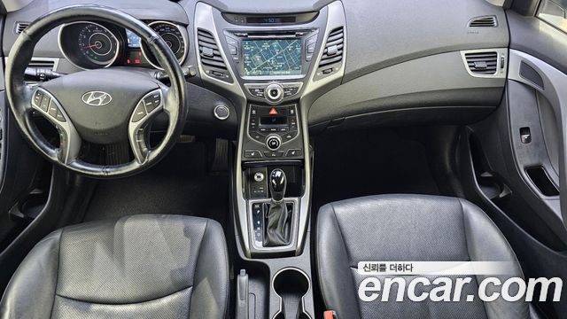 Hyundai Avante — interior