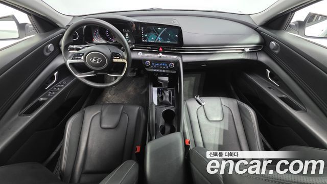 Hyundai Avante — interior