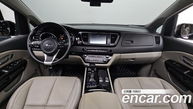 Kia Carnival — interior