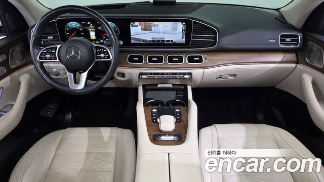 Mercedes-Benz GLE-Class — interior