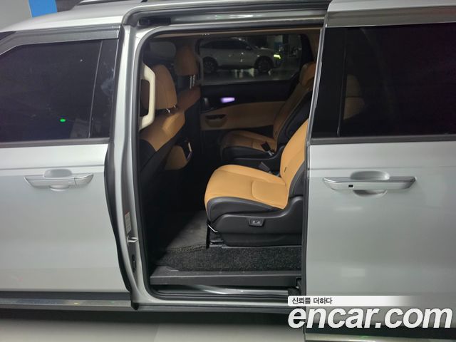Kia Carnival — interior
