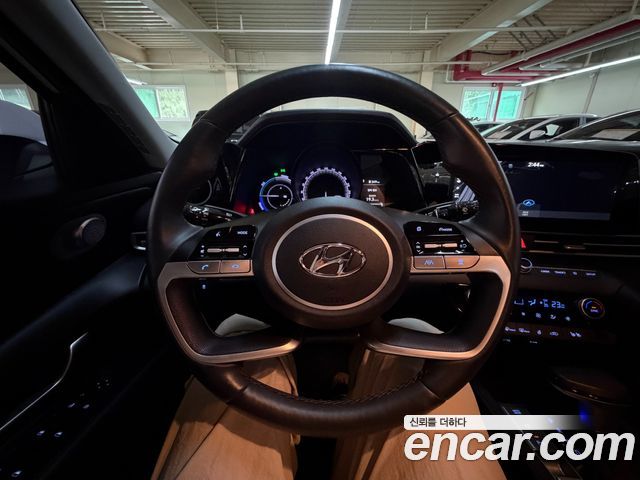 Hyundai Avante — interior
