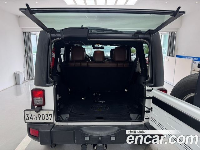Jeep Wrangler — interior