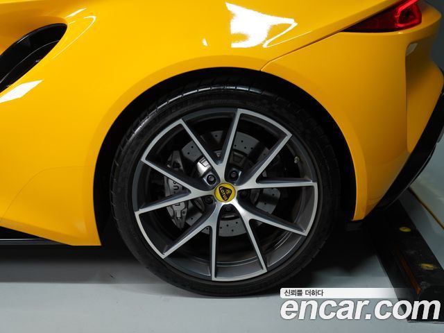 Lotus Emira — interior