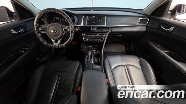Kia K5 — interior