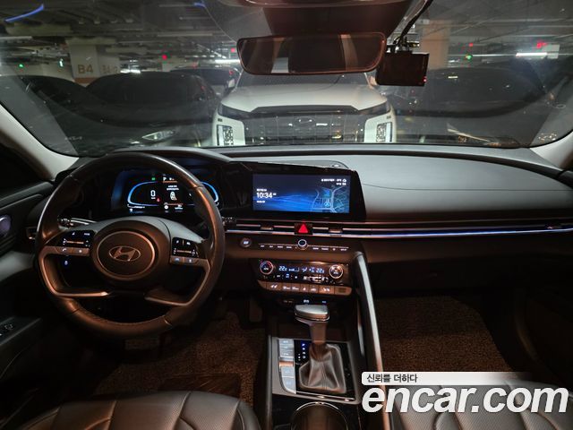 Hyundai Avante — interior
