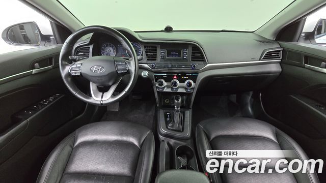 Hyundai Avante — interior