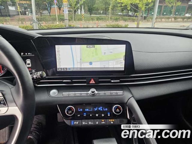 Hyundai Avante — interior