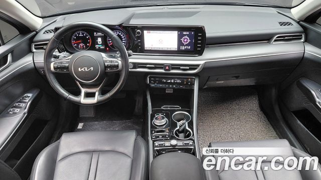 Kia K5 — interior