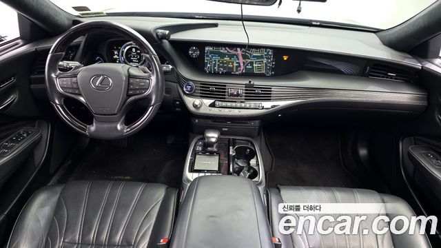 Lexus LS — interior