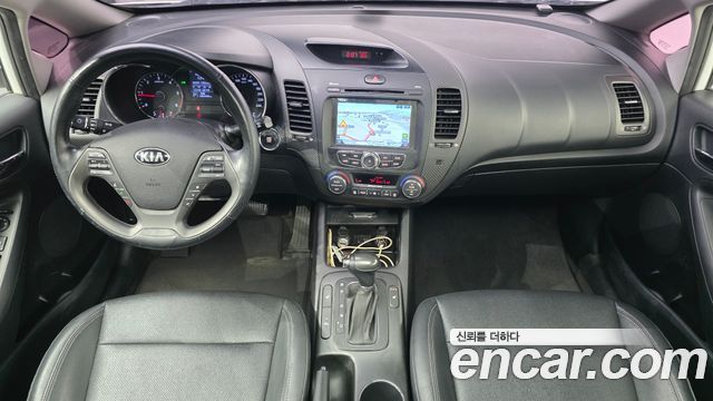 Kia K3 — interior