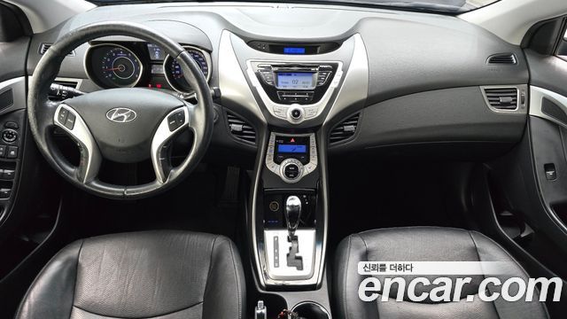 Hyundai Avante — interior
