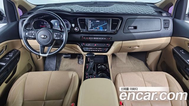 Kia Carnival — interior