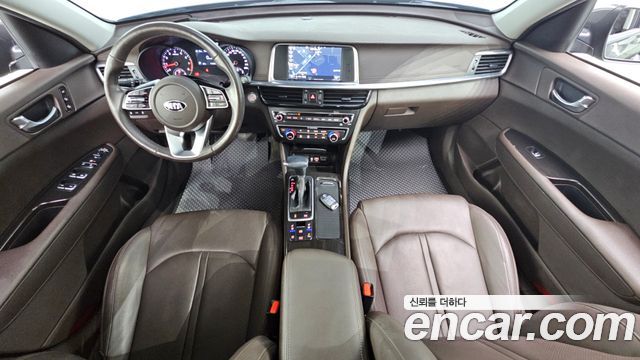 Kia K5 — interior