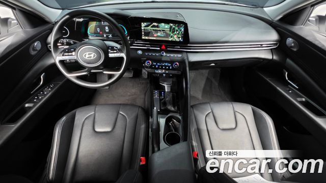 Hyundai Avante — interior