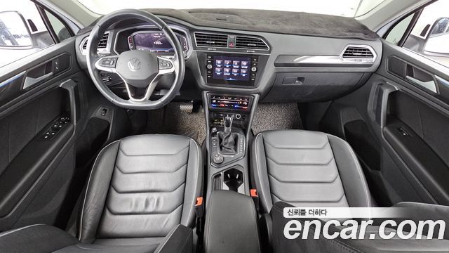Volkswagen Tiguan — interior