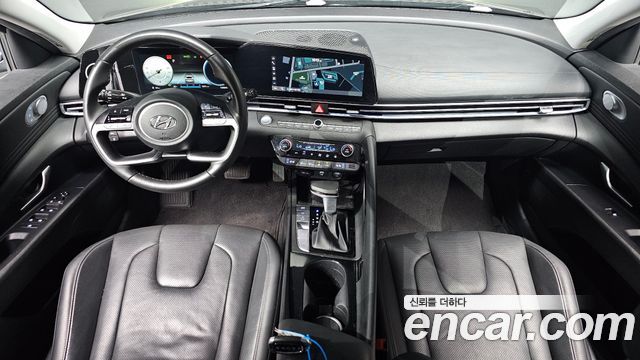 Hyundai Avante — interior