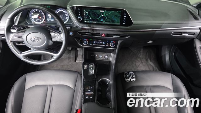 Hyundai Sonata — interior
