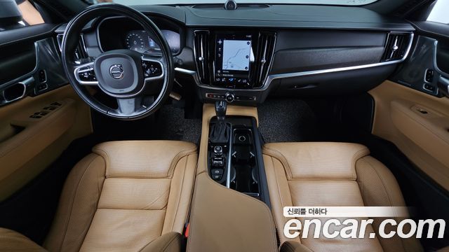 Volvo V90 — interior
