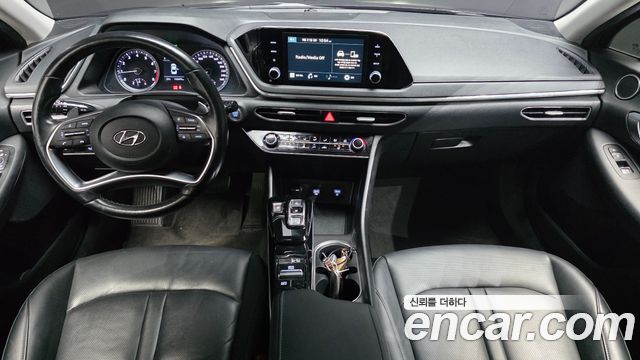 Hyundai Sonata — interior