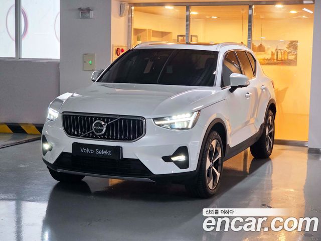 Volvo XC40 — exterior
