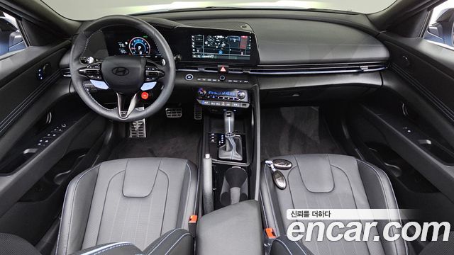 Hyundai Avante — interior