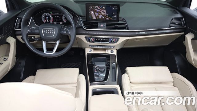 Audi Q5 — interior