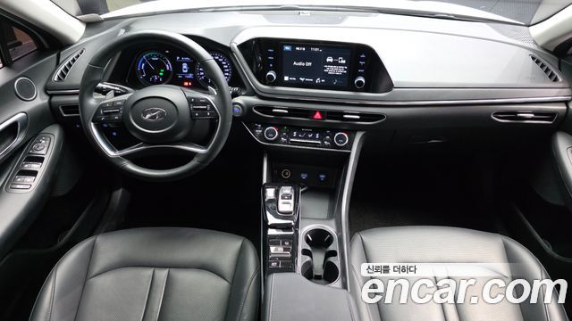 Hyundai Sonata — interior