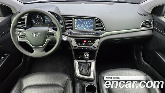 Hyundai Avante — interior