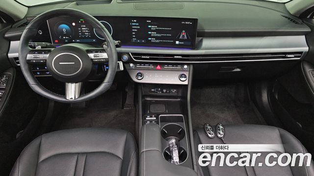 Hyundai Sonata — interior
