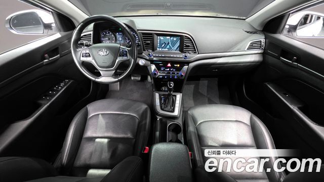 Hyundai Avante — interior