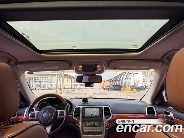 Jeep Cherokee — interior